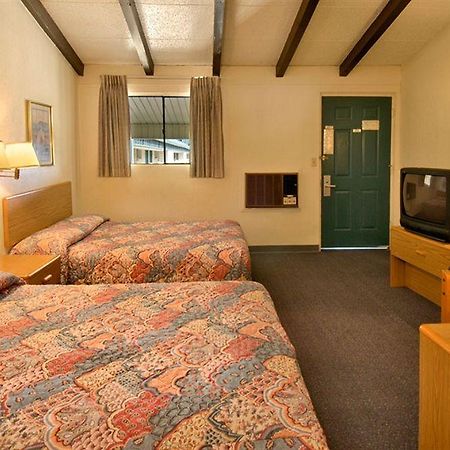 Peoria Inn Тълса Екстериор снимка