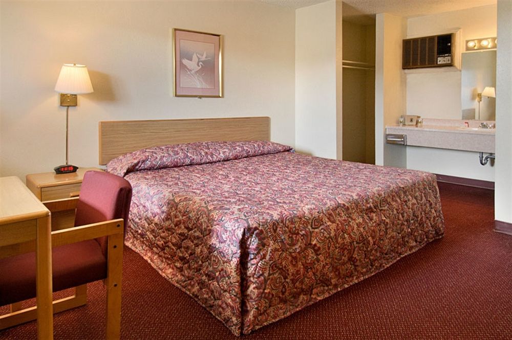 Peoria Inn Тълса Екстериор снимка